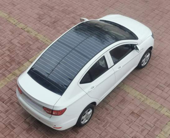 8KW Elektroauto mit Solarpanel erzeugt Energie für längeres Fahren 0